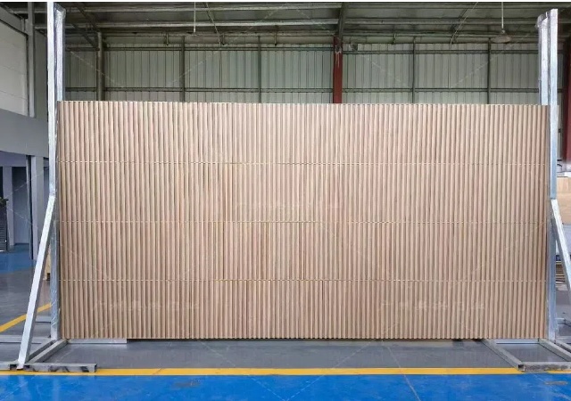 <b>铝格栅门板</b>