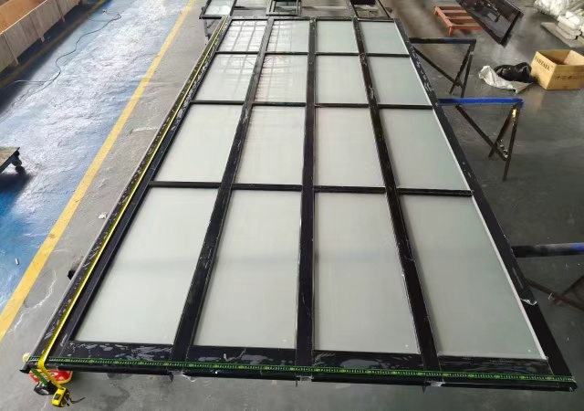 <b>无框透视车库门</b>